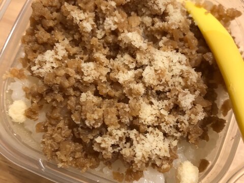 幼児食にも！チーズ鶏そぼろ丼